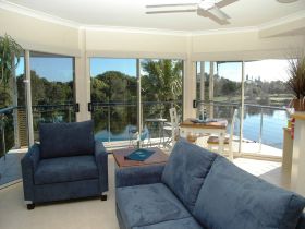 Alexander Lakeside Bed and Breakfast - Accommodation Sunshine Coast